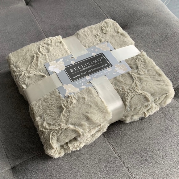 Other - Faux Fur Throw in Sage